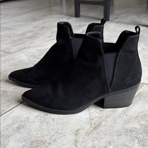 Universal Thread Black Ankle Booties